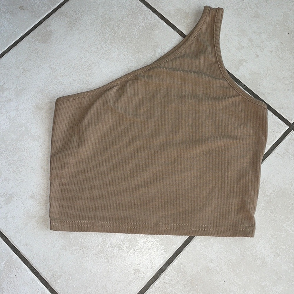 One shoulder crop top